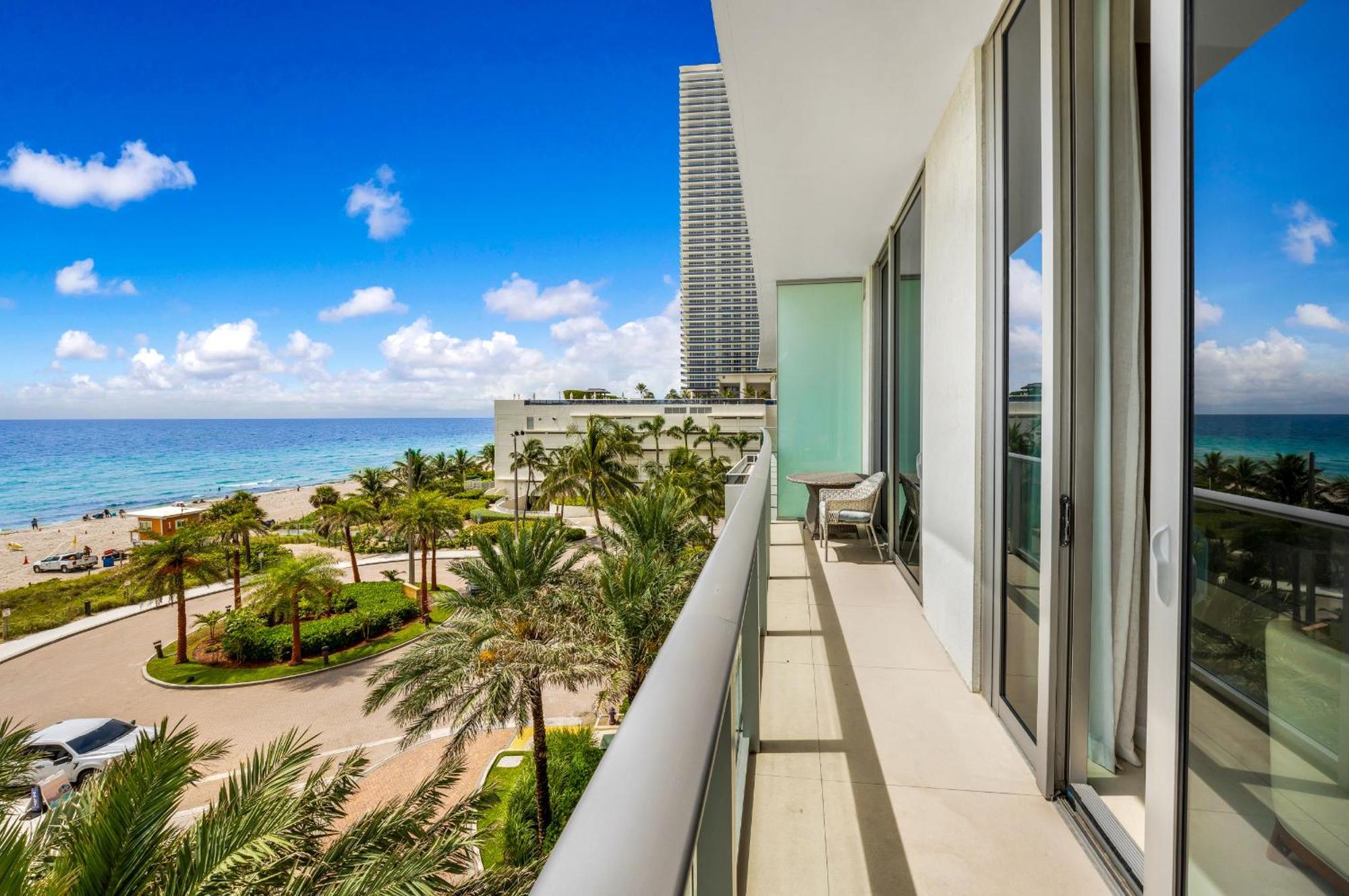 Wake Up To The Sound Of Waves In A Stylish Condo In A Luxury Resort Hollywood Bagian luar foto