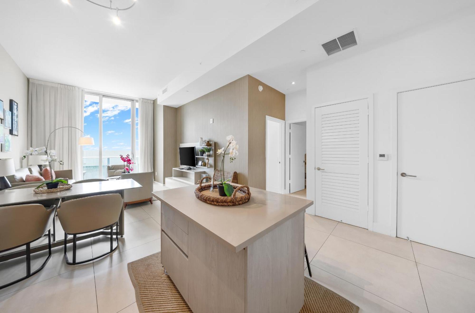 Wake Up To The Sound Of Waves In A Stylish Condo In A Luxury Resort Hollywood Bagian luar foto