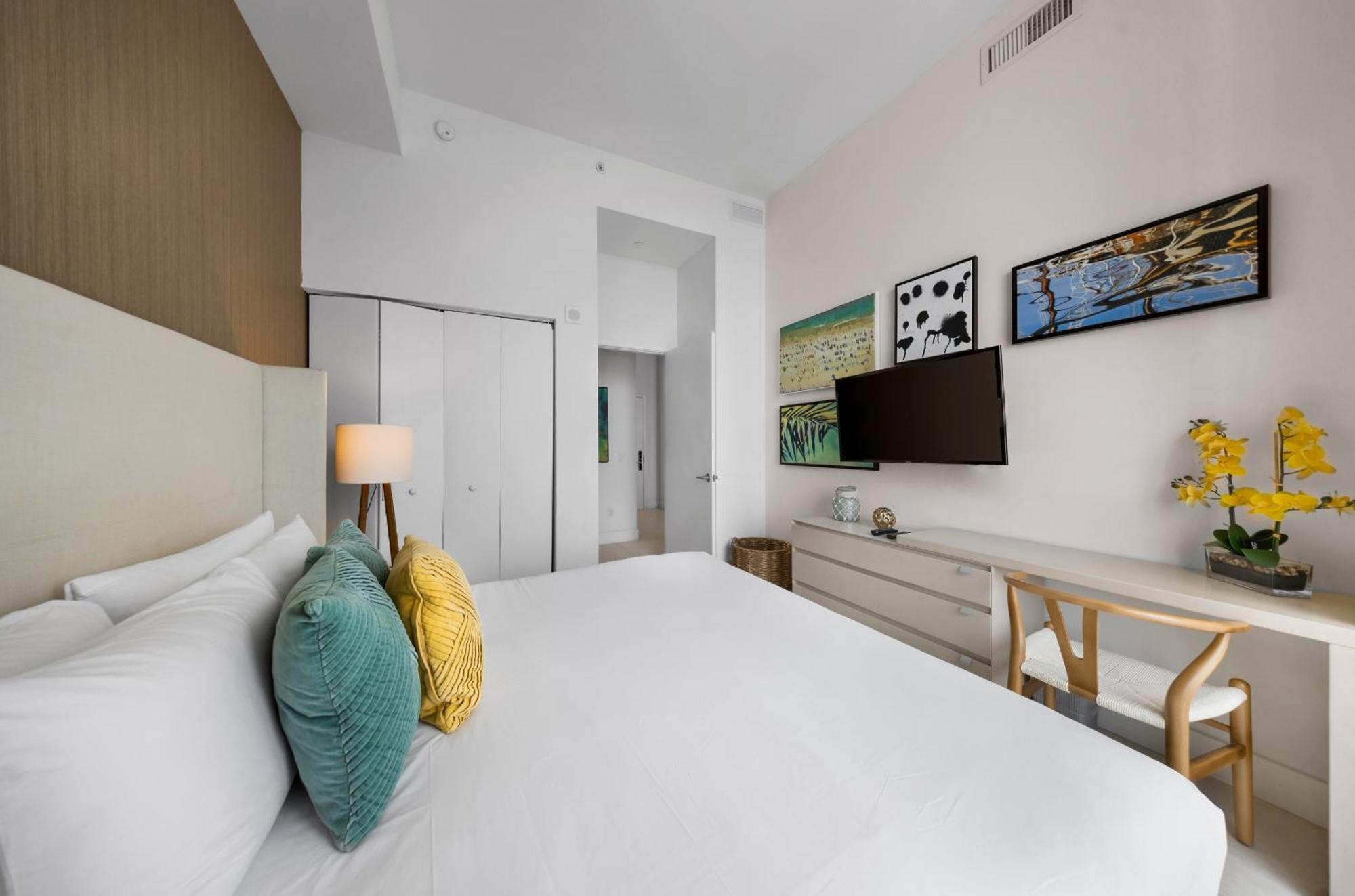 Wake Up To The Sound Of Waves In A Stylish Condo In A Luxury Resort Hollywood Bagian luar foto